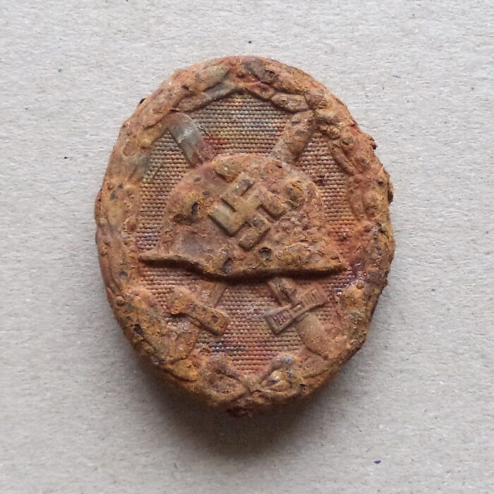 DSC01545 Wound Badge 1939 Black Kurland relic - Image 1