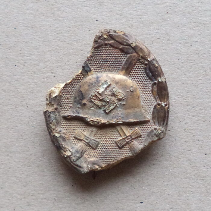 DSC01571 Wound Badge 1939 Gold Kurland relic - 4 - Image 1