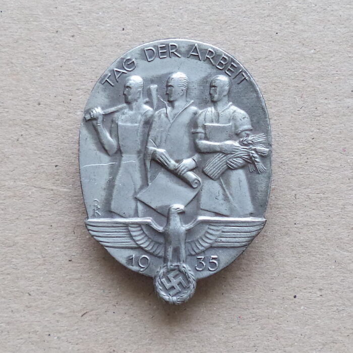 DSC01944 NSDAP Day Badge - Tag der Arbeit 1935 - Image 1