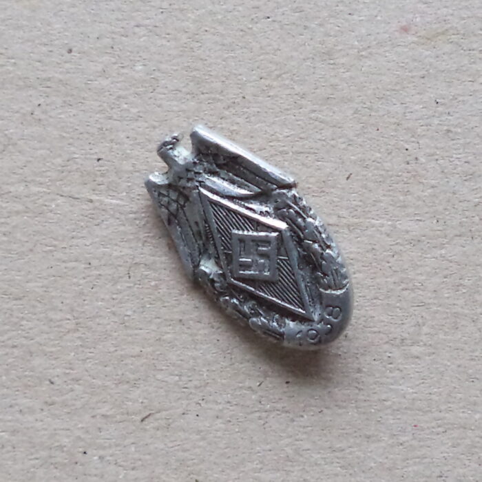 P 039 (3) Hitler Jugend Pin - Sport Competitions 1938 - Image 3