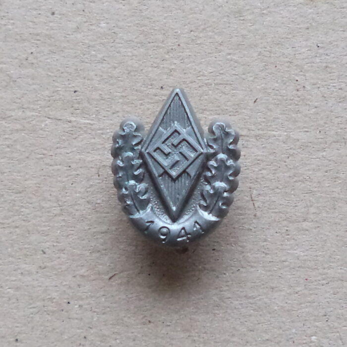 P 041 (1) Hitler Jugend Pin - Sport Competitions 1941 - Image 1