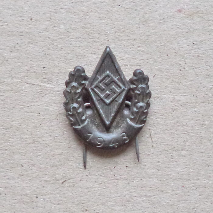 P 047 (1) Hitler Jugend Pin - Sport Competitions 1943 - Image 1