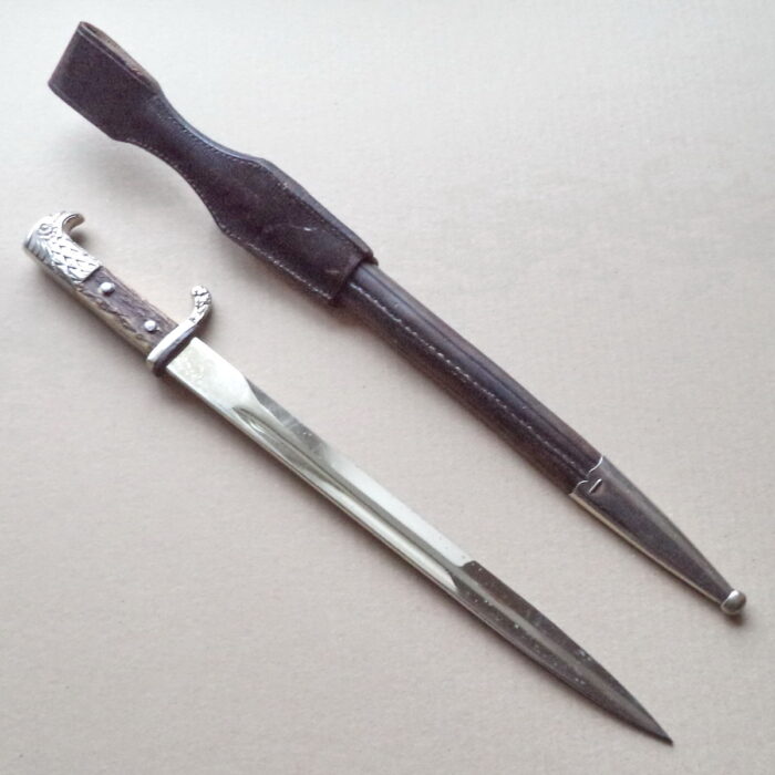 W 003 (3) Police Dress Bayonet with Frog - matching numbers - Image 3