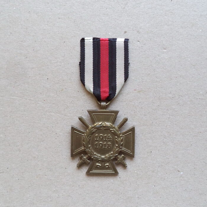 A 050 (1) World War Honor Cross for Combattants - Image 1