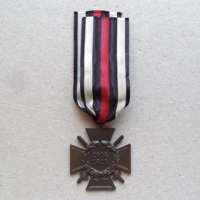 A 061 (1) World War Honor Cross for Combattants - O & B - Image 1