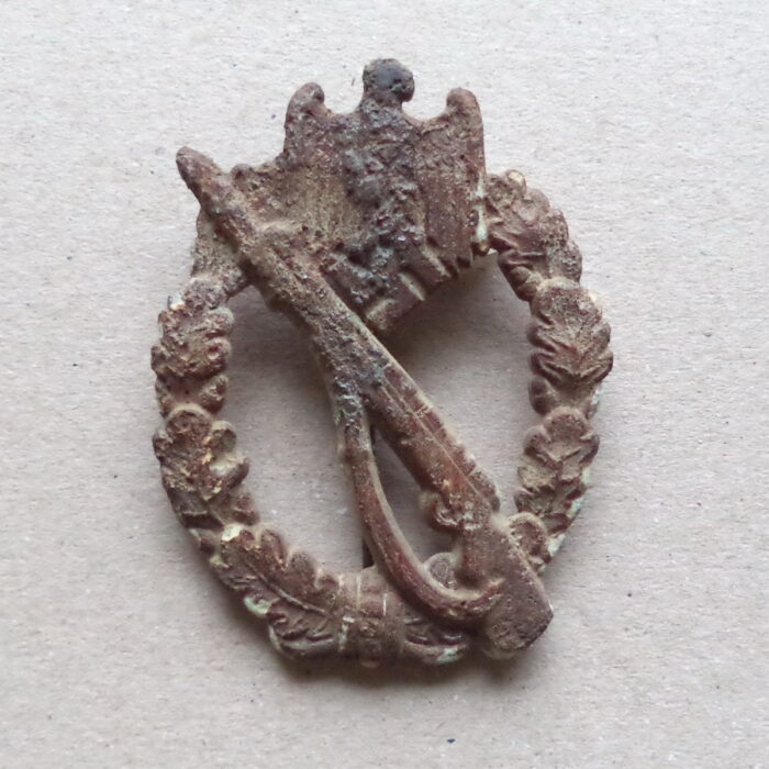 K 035 (1) Infantry Assault Badge Kurland relic - Image 1