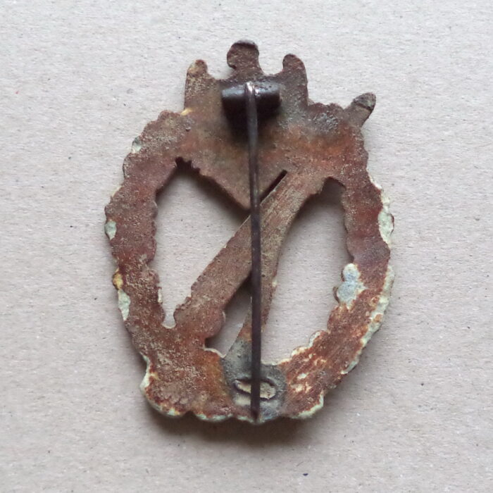 K 035 (2) Infantry Assault Badge Kurland relic - Image 2