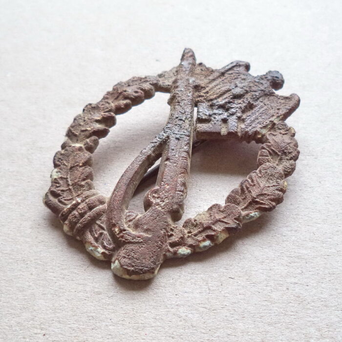 K 035 (3) Infantry Assault Badge Kurland relic - Image 3