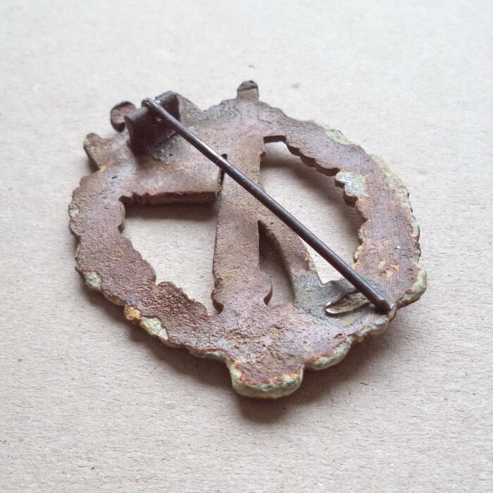 K 035 (4) Infantry Assault Badge Kurland relic - Image 4