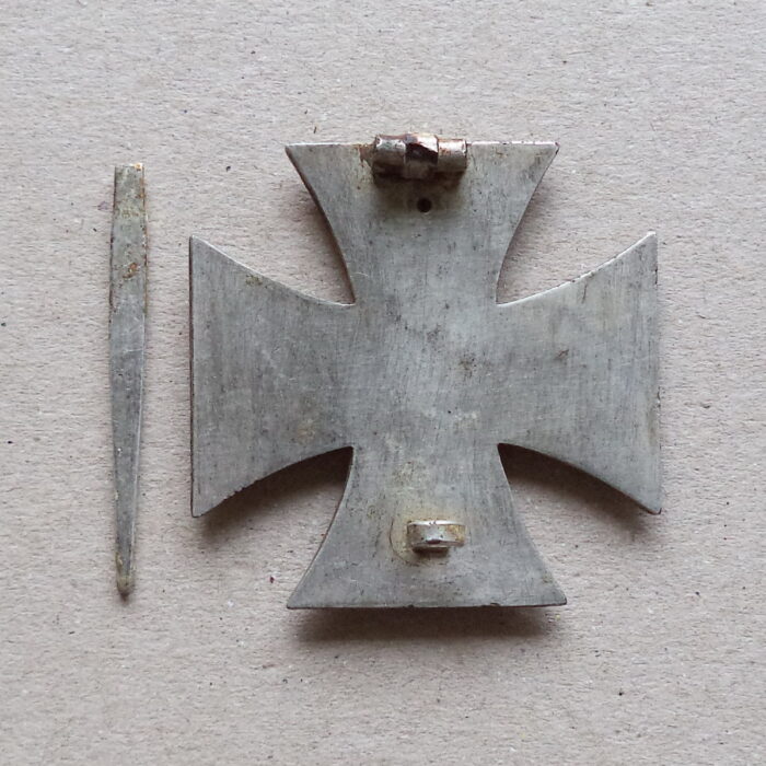 K 037 (2) Iron Cross 1. Class 1939 Narva relic - Image 2