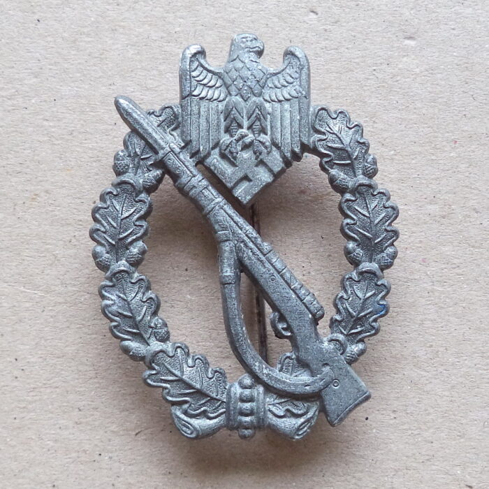A 089 (1) Infantry Assault Badge in Silver - Image 1