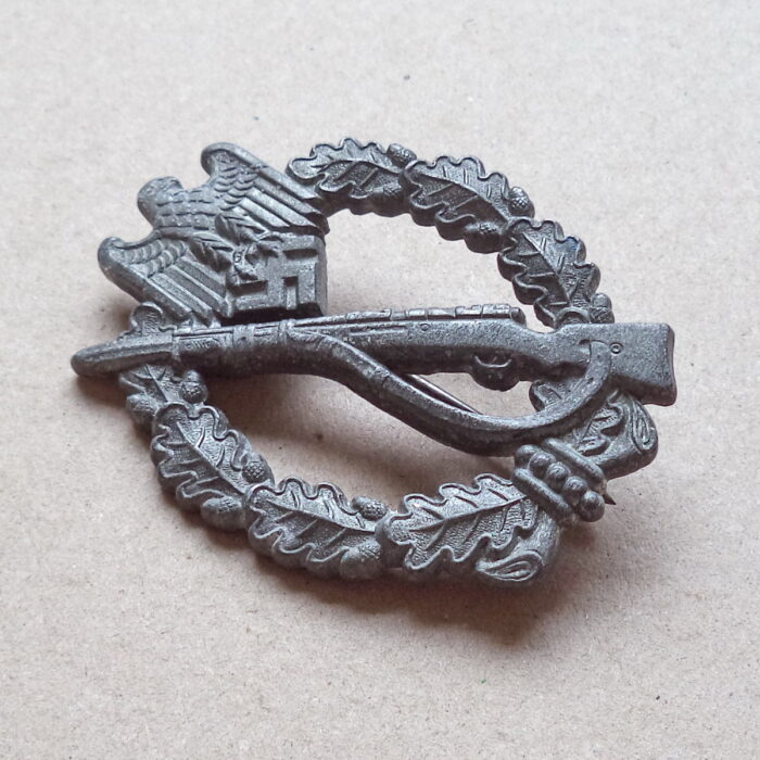 A 089 (3) Infantry Assault Badge in Silver - Image 3
