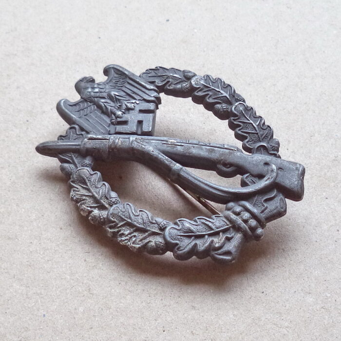 A 090 (3) Infantry Assault Badge in Silver - Image 3