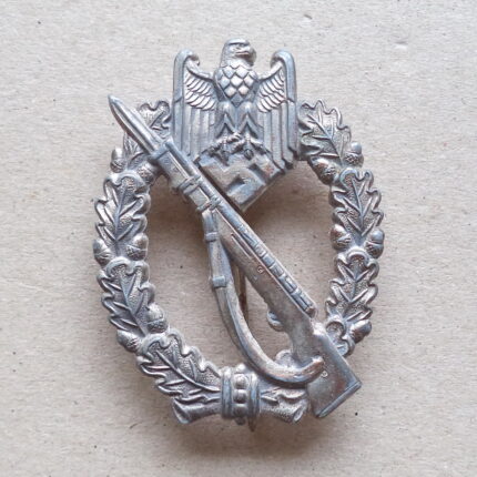 Infantry Assault Badge in Silver - riveted