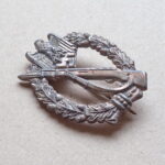 Infantry Assault Badge in Silver - riveted - Image 3