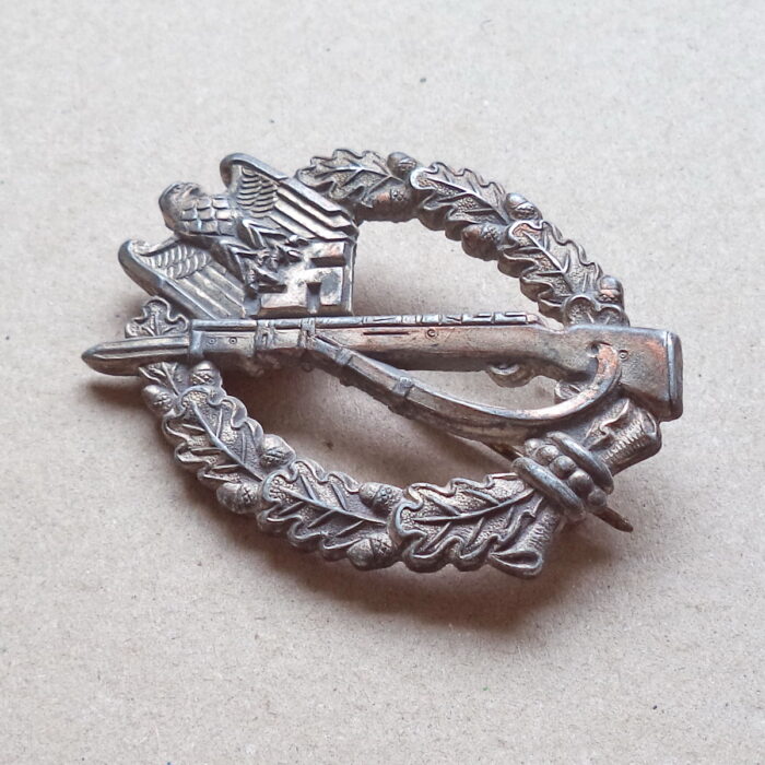 A 091 (3) Infantry Assault Badge in Silver - riveted - Image 3