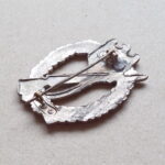 Infantry Assault Badge in Silver - riveted - Image 4