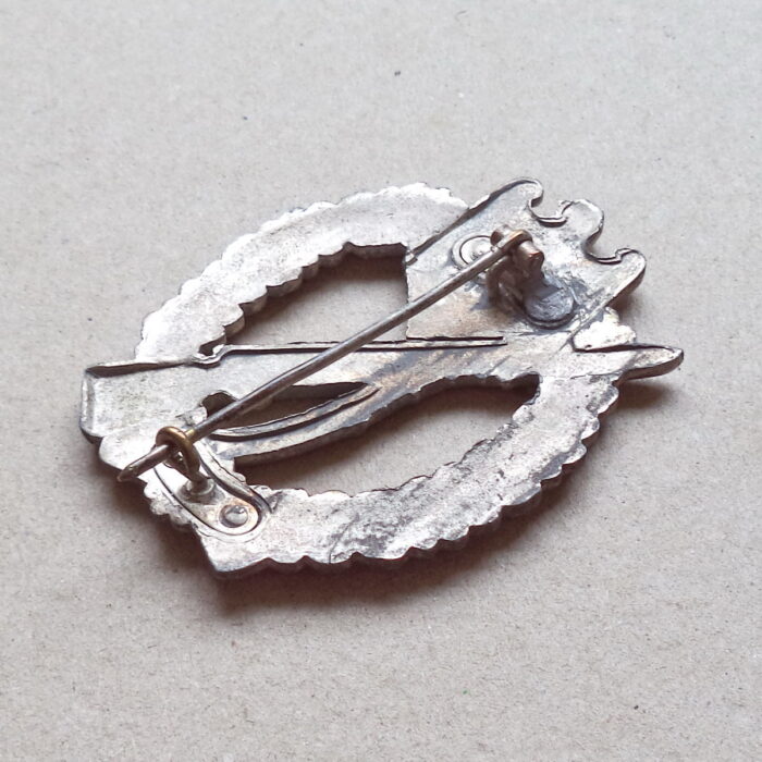 A 091 (4) Infantry Assault Badge in Silver - riveted - Image 4