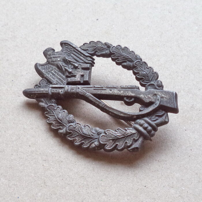 A 094 (3) Infantry Assault Badge in Silver - Gottlieb & Wagner - Image 3