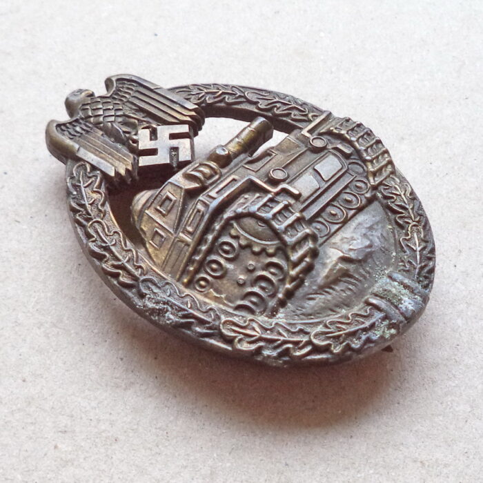 A 096 (3) Tank Assault Badge in Bronze - E W E - Image 3