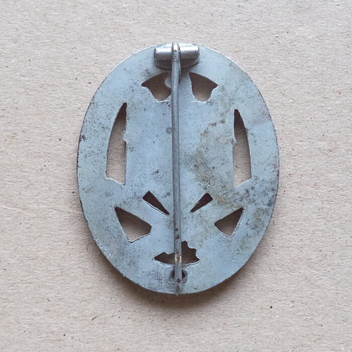 A 098 (2) General Assault Badge - Friedrich Orth - Image 2
