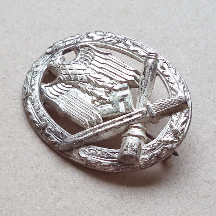 A 101 (3) General Assault Badge - Image 3