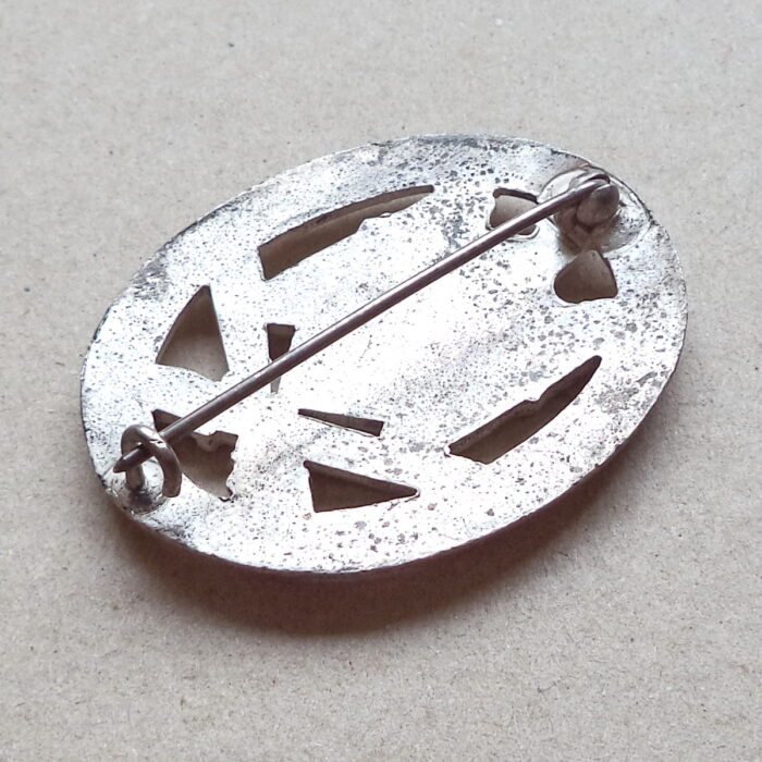 A 101 (4) General Assault Badge - Image 4