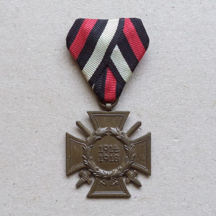 A 102 (1) World War Honor Cross for Combattants - Parade Bar - Image 1