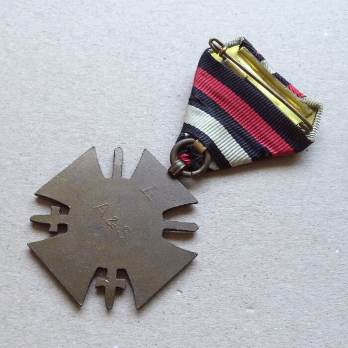 A 102 (4) World War Honor Cross for Combattants - Parade Bar - Image 4