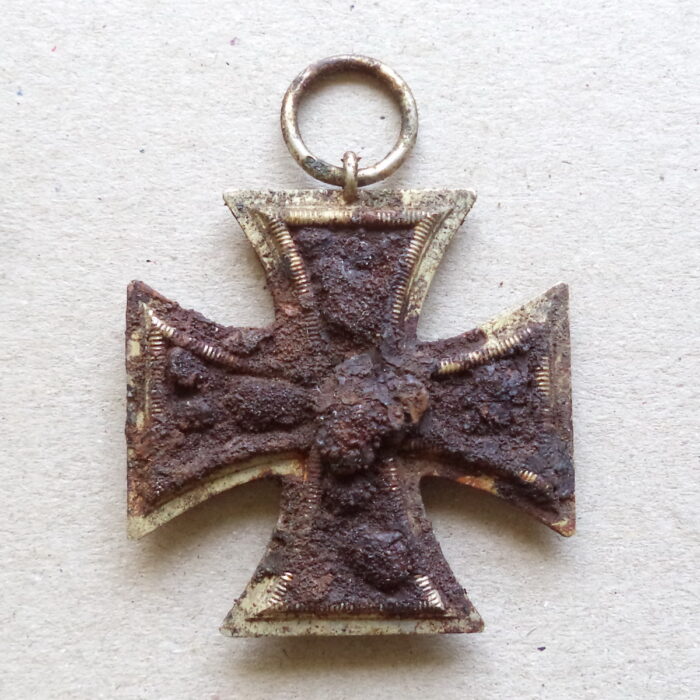 K 040 (2) Iron Cross 2. Class 1939 Kurland relic - 123 - Image 2