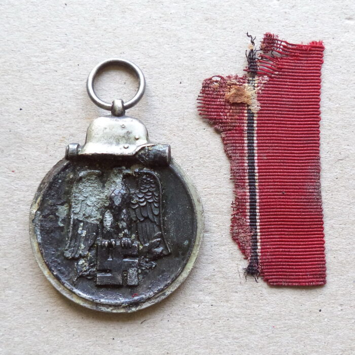K 042 (1) The Eastern Front Medal 1941/42 Kurland relic - Image 1