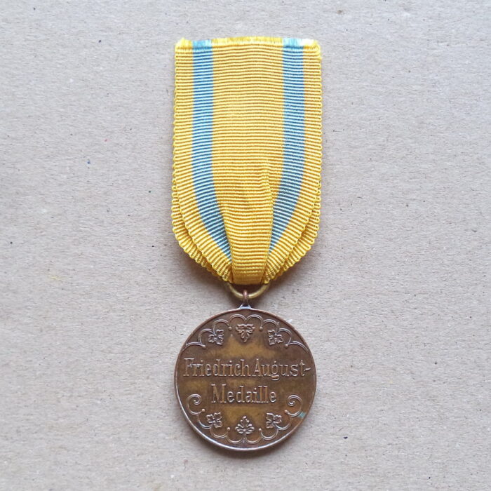 Saxony Friedrich August War Medal Bronze 1914 - Image 2