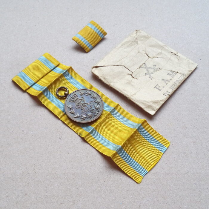 Saxony Friedrich August War Medal Bronze & Ribbon Bar - Image 3