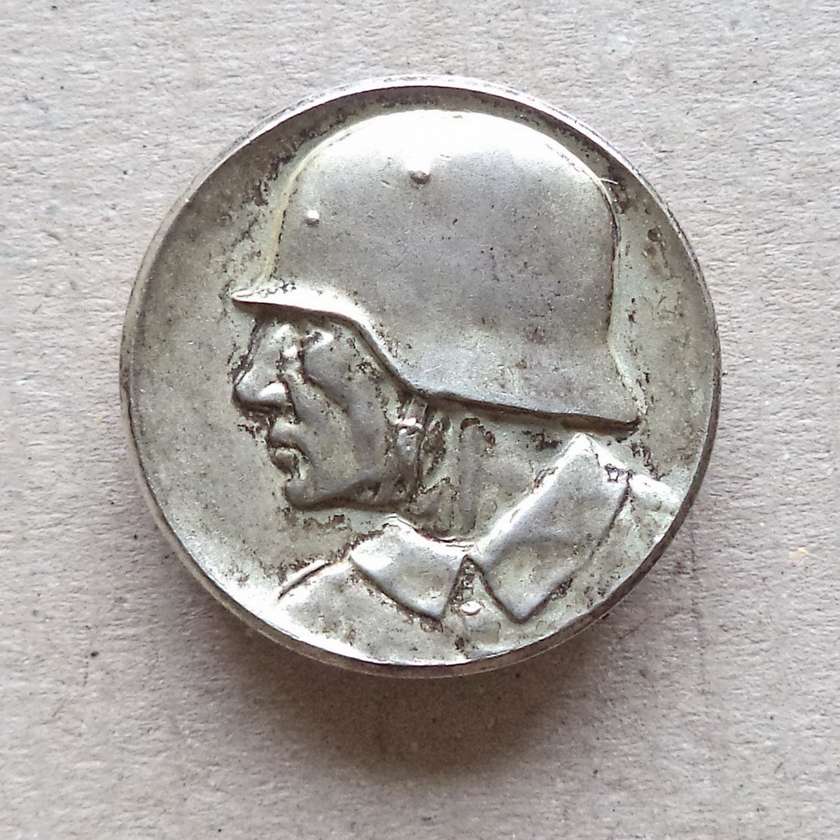 P 052 (1) German Warld War Stahlhelm Badge - Image 1